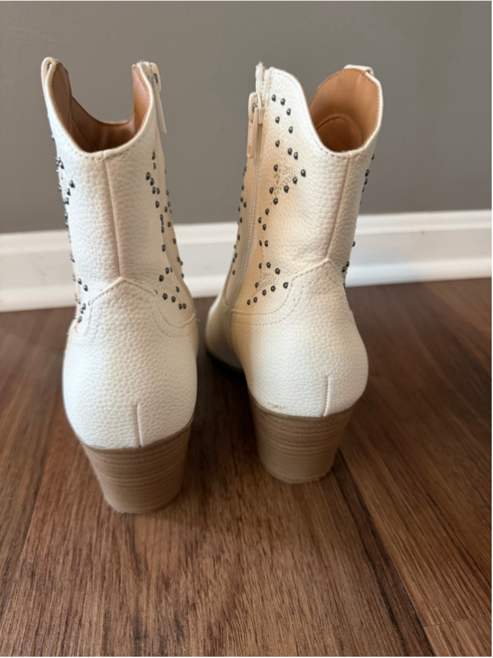 Women's White Studded Western Ankle Boots Size 7.5 - Picture 5 of 8